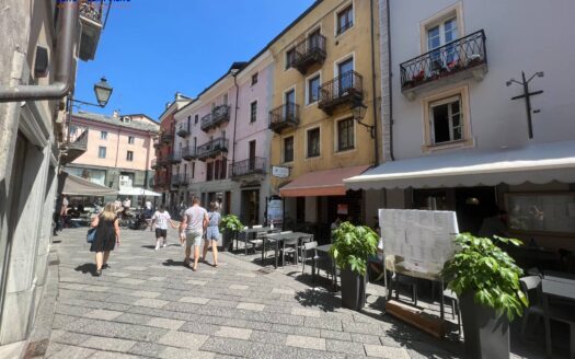 Locale commerciale in affitto Aosta Centro Storico_1