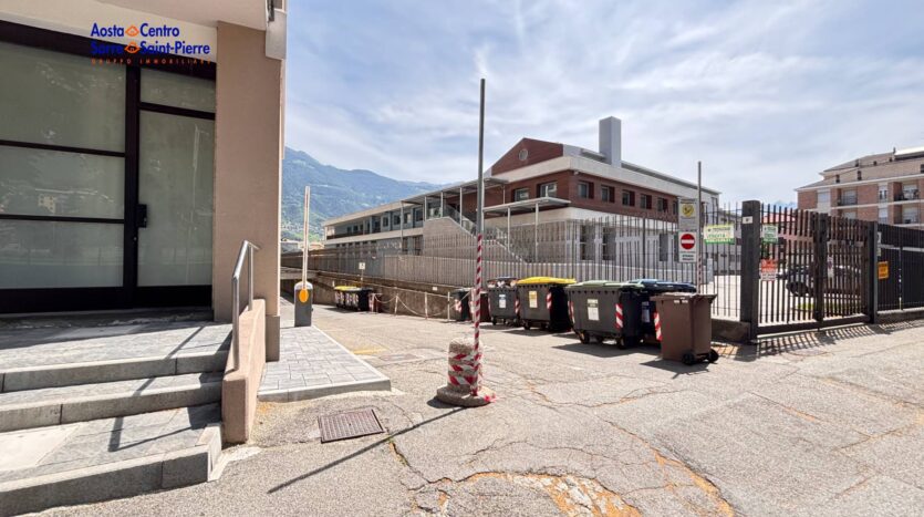Box o Garage in vendita Aosta Centro_1