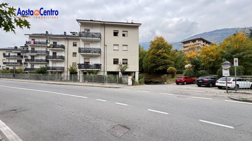 Box o Garage in vendita Aosta Centro_1