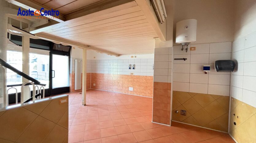Locale commerciale in vendita Aosta Centro_10