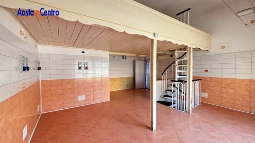 Locale commerciale in vendita Aosta Centro_11