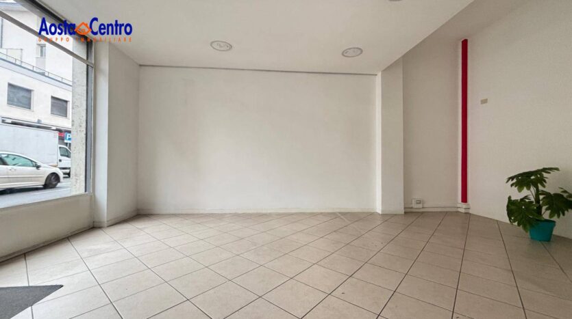Locale commerciale in affitto Aosta Centro_3