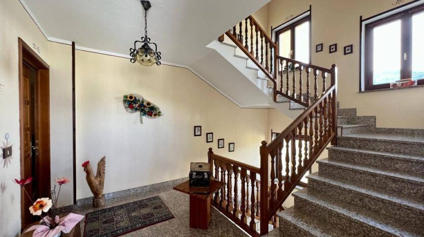 Appartamento (5+ locali) in affitto Charvensod_2