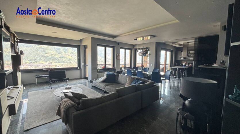 Appartamento (5+ locali) in vendita Aosta Zona collinare_2