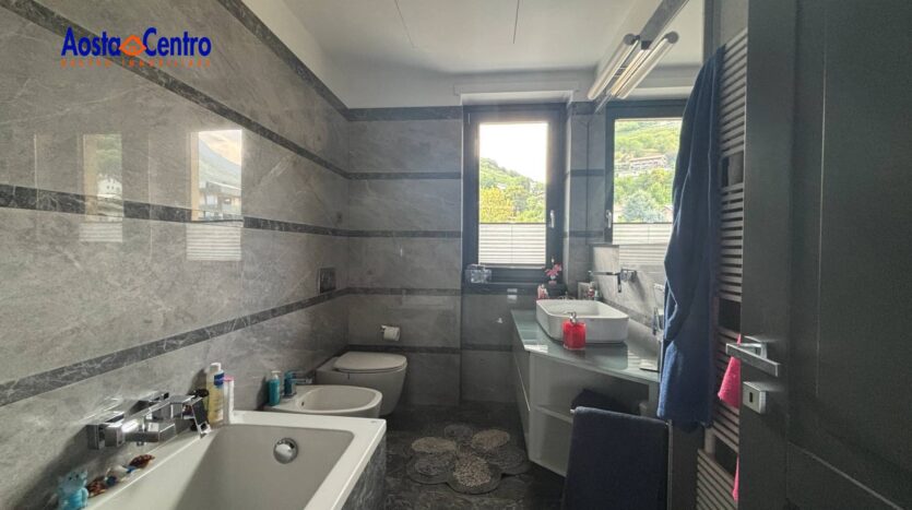 Appartamento (5+ locali) in vendita Aosta Zona collinare_11